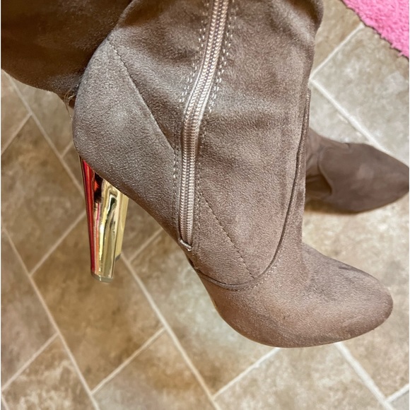 Thigh high tan suede like boots - Picture 4 of 6